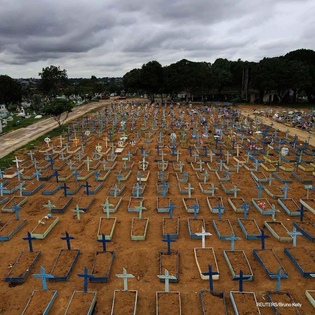 ABC Newsさんのインスタグラム写真 - (ABC NewsInstagram)「An aerial view of the Parque Taruma cemetery amid the coronavirus outbreak, in Manaus, Amazonas state, Brazil. #coronaviruspandemic #covid_19 #cemetery」2月26日 17時00分 - abcnews