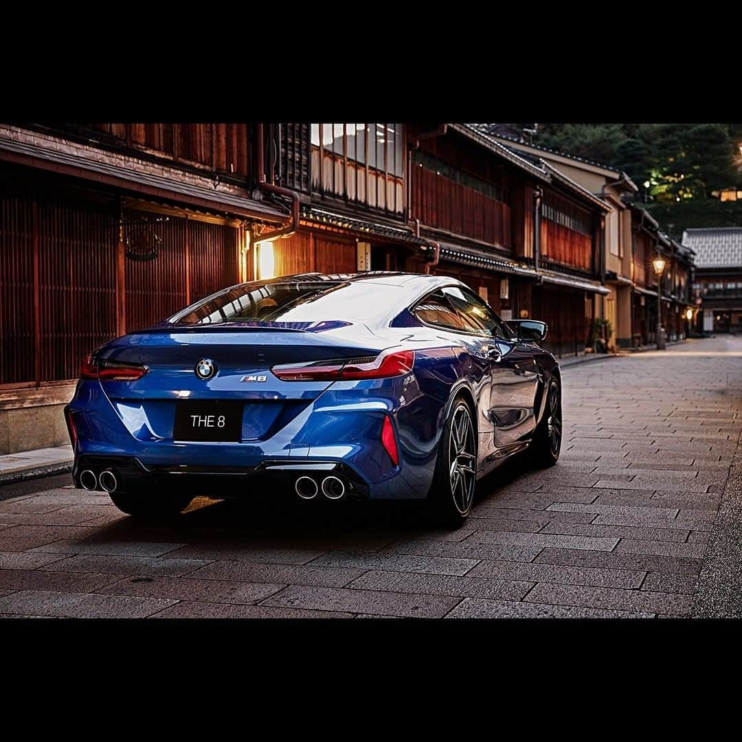 BMW Japanさんのインスタグラム写真 - (BMW JapanInstagram)「中田英寿が、世界に誇る日本の本当に「いいもの」とその作り手をBMWと共に巡る旅の連載、“にほんもの”。 今回は、BMW M8 クーペとともに、加賀百万石の時代の風情を今に伝える金沢市のひがし茶屋街へ。加賀友禅作家の柿本市郎氏を訪ねます。  京の扇絵師によって加賀に伝えられ、石川の地で発展してきた加賀友禅が描くのは、えもいわれぬ色香と気品が漂う花鳥風月。中田氏自ら染めの作業を体験しながら、その独特の技術や魅力に迫ります。  BMWの情報サイト「BMW.com Japan」で、記事の詳細をご覧いただけます。この他にも、BMWが織りなすラグジュアリーなカルチャーをご紹介するコンテンツを多数ご用意しております。「BMWLUXURY」で検索してください。  #中田英寿 #にほんもの #THEM8 #BMW #BMWJapan #駆けぬける歓び」2月26日 17時00分 - bmwjapan