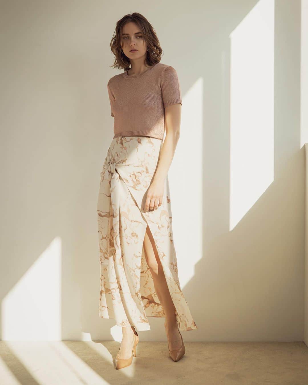 のインスタグラム：「AMBIENT SPRING 2021 COLLECTION ▫️ 𝗜𝘁𝗮𝗹𝗶𝗮𝗻 𝘀𝗵𝗼𝗿𝘁 𝘀𝗹𝗲𝗲𝘃𝗲 𝗰𝗿𝗼𝗽 𝗸𝗻𝗶𝘁  【4月上旬発売予定】 〈Ash,Pink,Beige,Khaki〉 ▫️ 𝗟𝗼𝗻𝗴 𝘄𝗿𝗮𝗽 𝗻𝗮𝗿𝗿𝗼𝘄 𝘀𝗸𝗶𝗿𝘁 【3月5日(金)発売開始】 〈Pink/beige,Gray/beige,Blue,Beige〉 ＿＿＿＿＿＿＿＿＿＿＿＿＿＿＿＿＿＿＿＿ www.ambient-online.com @ambientofficial #アンビエント#ambient_official #springcollection #spring2021」