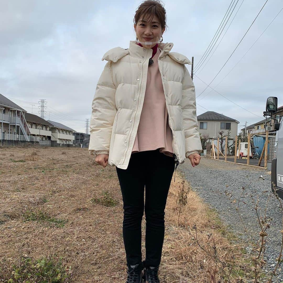 潮田玲子さんのインスタグラム写真 - (潮田玲子Instagram)「明日よる6時30分から テレビ朝日#ごはんジャパンに　出演させて頂きまーす🥰🙏  東京三鷹市の住宅街に… 300年続く農家を発見‼️  その15代当主は…  話題の #イケメン #農業男子✨  #ピザ 世界一 #山本尚徳 シェフは  カブ＆ほうれん草の濃厚ペーストで🥬 野菜ピザを披露🍕  庭の窯で焼くアウトドアピザに私も大興奮でした😂😂😂☝️ 是非ご覧ください🥰  衣装は  トップス、アウター共に @lanvin_en_bleu_womens #LANVINenBleu #ランバンオンブルー  パンツ @greed_int_online_shop #bedandbreakfastqualityoflife  ピアス @roomx601  #テレビ朝日 #ごはんジャパン #東京三鷹市 #衣装紹介」2月26日 17時14分 - reikoshiota_official