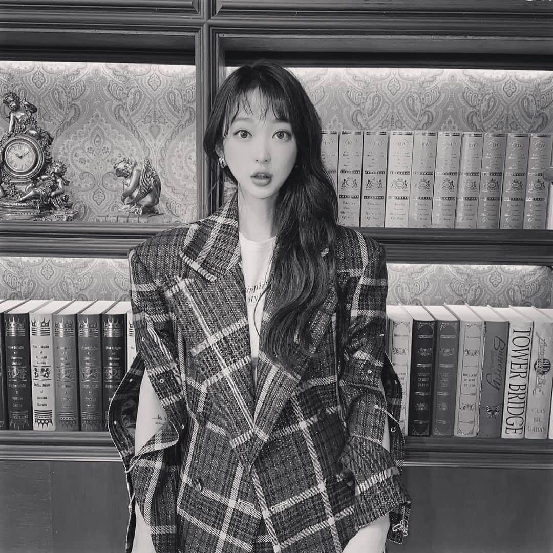 ヘリンのインスタグラム：「#friday #금요일」
