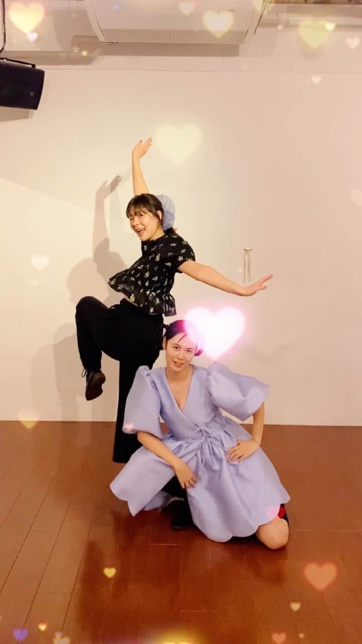 エモン・久瑠美のインスタグラム：「@beams_official x @girlhouyhnhnm [ #おしゃれして踊ろう online dance event]  にシェンシェンと参加しました🧚🏻‍♀️🧚🏻‍♀️ 皆さんも楽しく踊りましょう〜〜 @shen_tanaka ❤️  @b___mag  @champion_japan  @dreamsisterjane  @beams_women_harajuku」