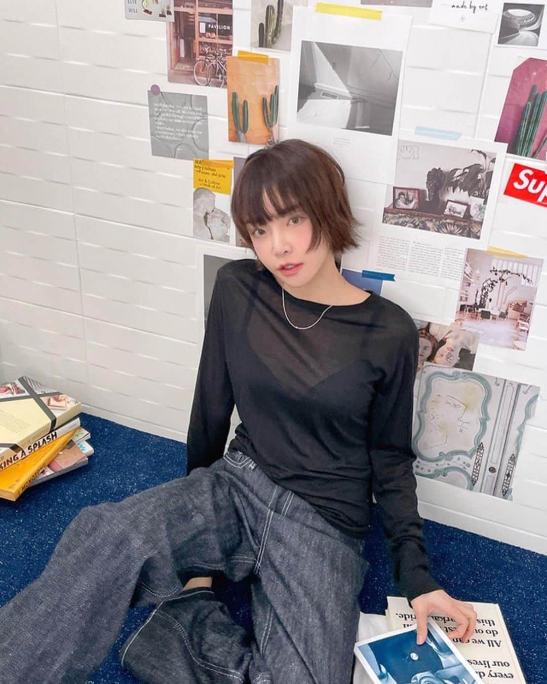 Official STYLENANDAのインスタグラム：「[S/S Nandamade]  시즌리스하게 언제든 꺼내입기 좋은 시스루 티셔츠! 다양한 포지션으로 매일 즐겁게 하루를 레이어드해보세요🖤 See-through looks for your various occasion.   🌏Global Shipping✈️ en.stylenanda.com」