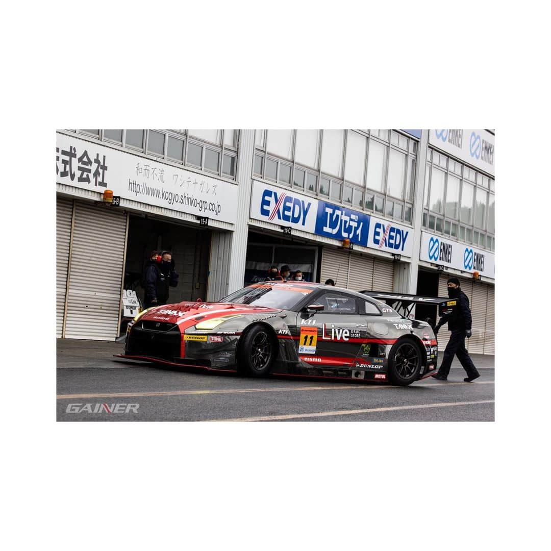 平中克幸さんのインスタグラム写真 - (平中克幸Instagram)「. 僕らのSUPER GT 2021シーズンも いよいよ始動しました！ . . しかし天気は生憎の雨…。それでも 良いテストができました！！ . . 明日はスーパー耐久のテストに合流です。 . . . #supergt #gainer #tanax #gtr #nissan #nismo #koshidoracing #ficata #アリア #制動屋 #bigdaddygraphics #gt300 #eyevol #monocolle #天ぷら料理花歩」2月26日 17時28分 - katsuyukihiranaka