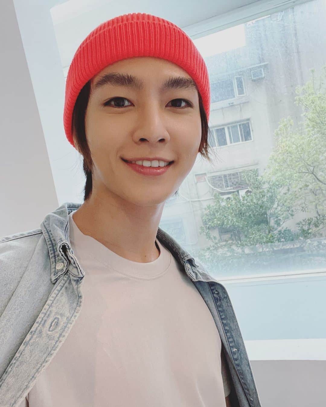 AARONのインスタグラム：「祝各位 炎宵節 快樂 我就是只吃花生湯圓 謝謝 鹹湯圓走開  電商人妻吃湯圓 電圓 @ec.wife」