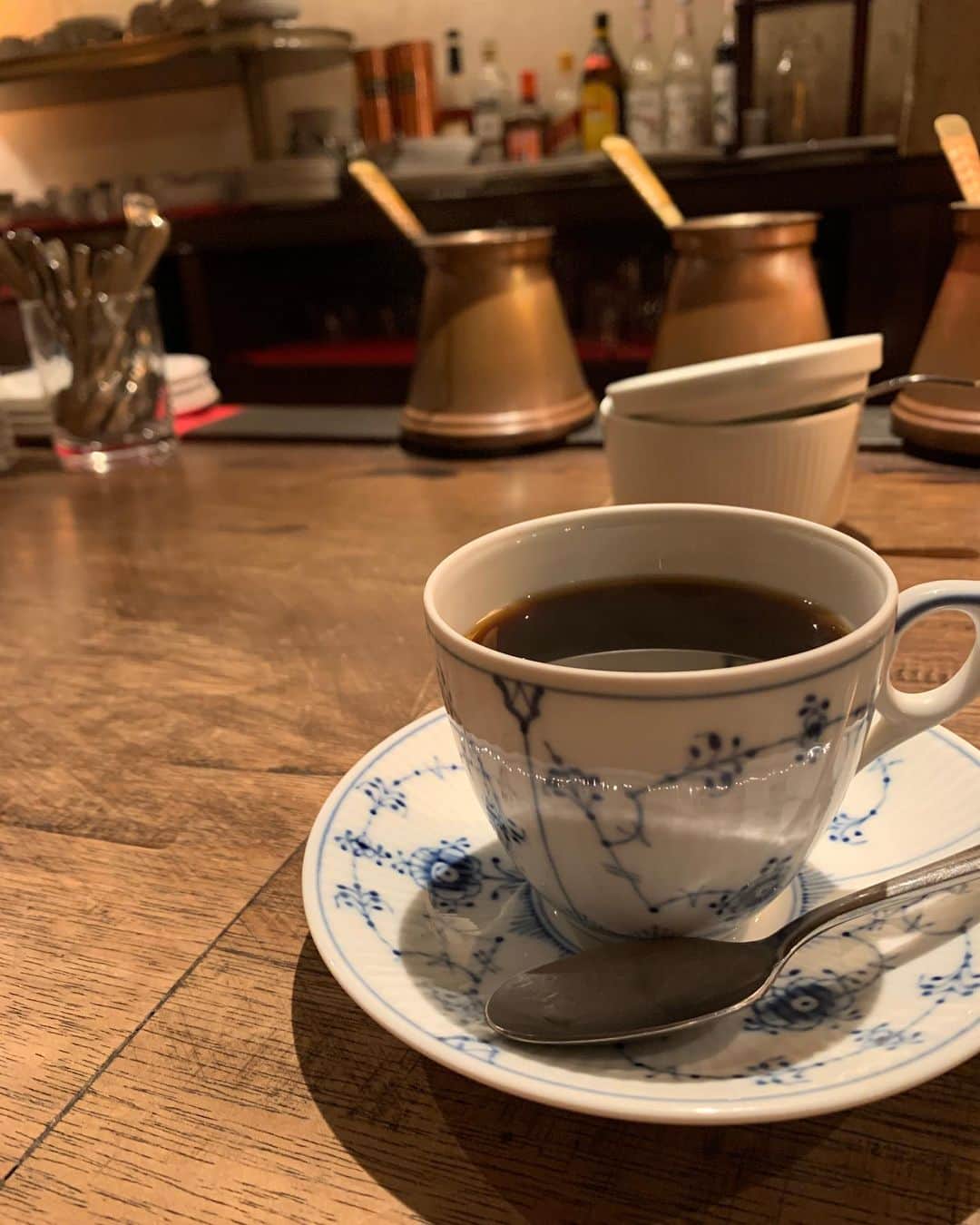 福井晶一さんのインスタグラム写真 - (福井晶一Instagram)「ちょっと豪華な美味しいコーヒーのお店でほっとひと息☕️  あとで気付いたけど前にも来たことあった！  #コーヒー専門店 #至福のひと時 #2年間熟成した豆」2月26日 17時33分 - shoichi.fukui
