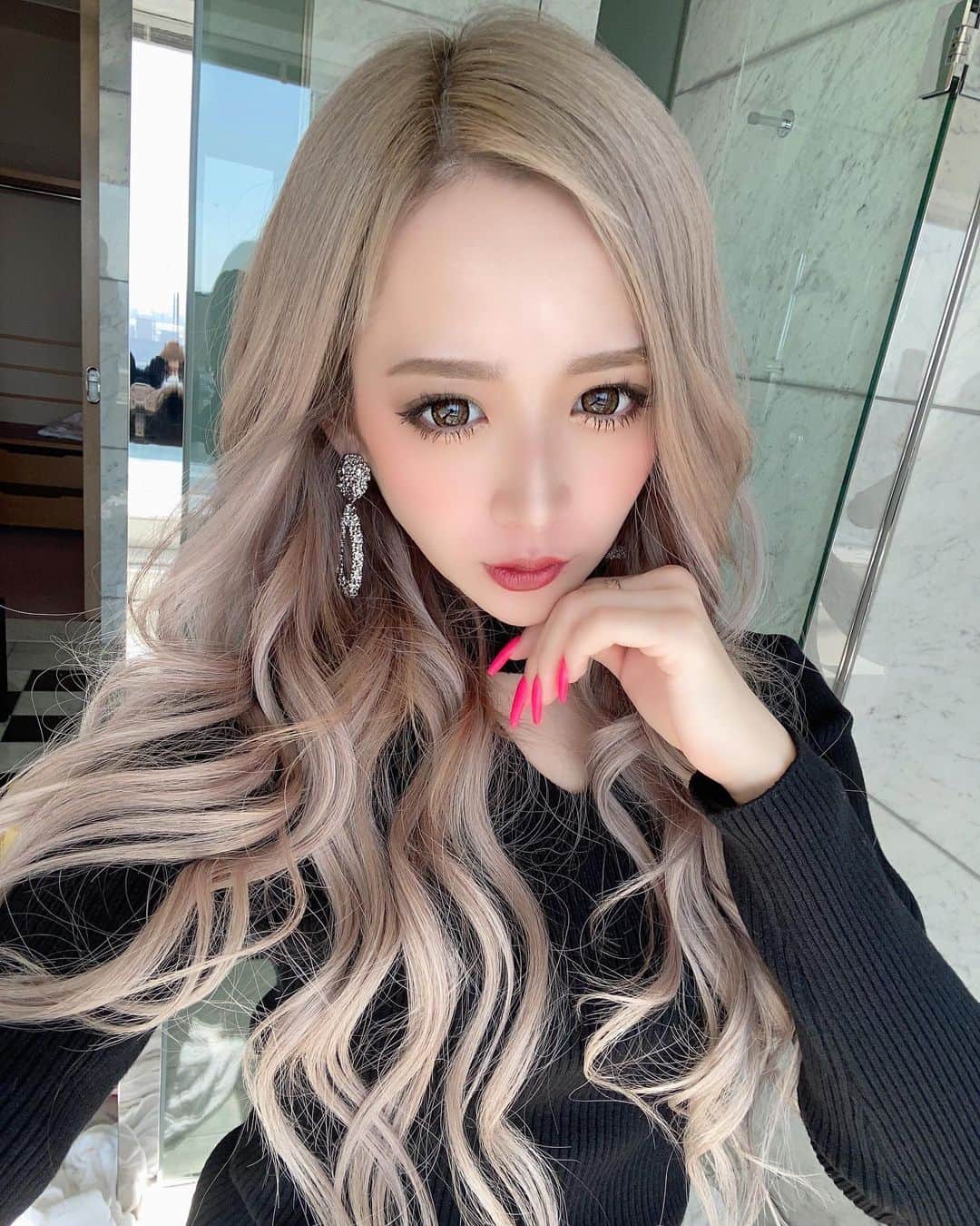 田村月光（ツッキー）のインスタグラム：「💄🤍💄🤍💄🤍💄🤍💄🤍💄 ・ New Post ...‪‪❤︎‬ ・ ・ 愛用カラコン❕⤵︎ ⤵︎ デイジーブラウン‪‪❤︎‬ LIPはmacのホワールにサンローランの11番 真ん中にトントンした💋 ・ ・ ・ #SELFIE 🌺」