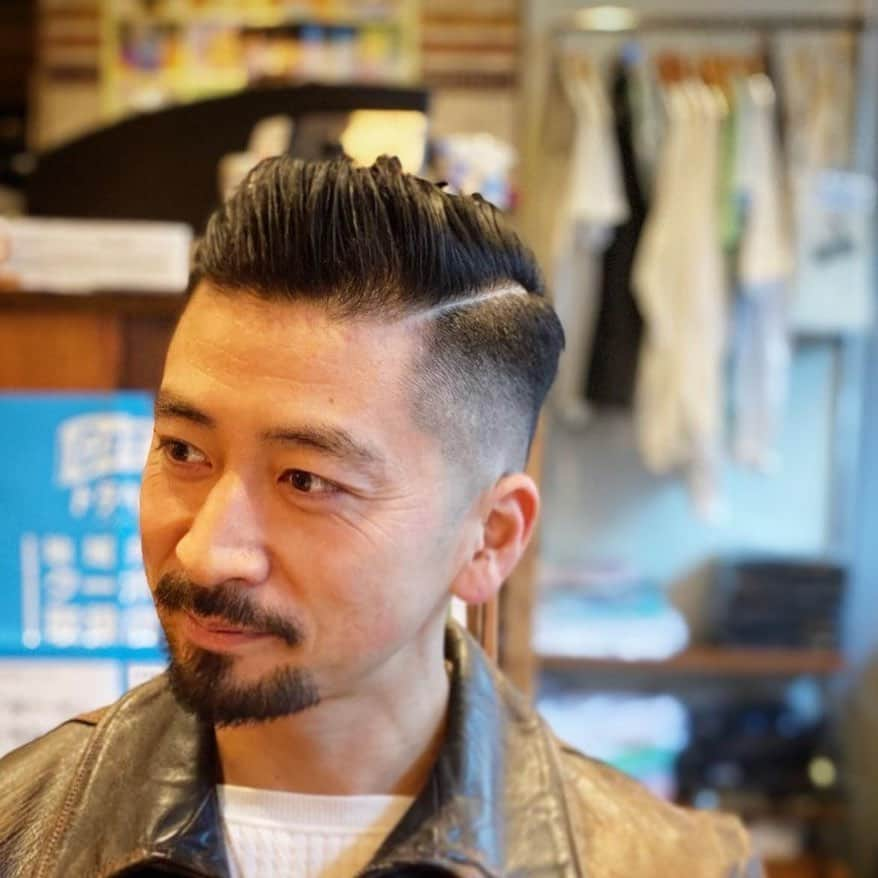 DRESSKINさんのインスタグラム写真 - (DRESSKINInstagram)「幅広い層から支持を集める @wolfmanbarber のスタイル💇‍♂️💈 . Repost from @wolfmanbarber . WOLFMAN BARBER SHOP -Roppongi- 港区赤坂9-6-26 ☎︎ 03 3405 5288  WOLFMAN BARBER SHOP -Jingumae- 渋谷区神宮前3-27-23 ☎︎ 03 6447 4285 WOLFMAN BARBER SHOP -Sano- 栃木県佐野市高萩町1207-5 ☎︎0283243039 ••• #wolfmanbarber #wolfmanbarbershop #dresskin #ウルフマン #ウルフマンバーバー #ウルフマンバーバーショップ #ドレスキン #メンズグルーミング #メンズコスメブランド #コスメ通販 #メンズヘアーカット #メンズヘアースタイル #パートスタイル #ハードパート #バーバースタイル」2月26日 17時34分 - dresskin_official