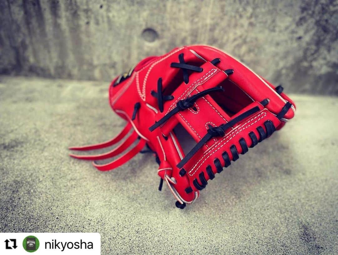 Rawlings Japanさんのインスタグラム写真 - (Rawlings JapanInstagram)「#Repost @nikyosha with @make_repost ・・・ ・ ・ Rawlings size 11.25インチ ￥46,640 tax in ・ 硬式グラブ これめちゃくちゃいいですよ。 大きさは小さめです。 ポケットは深めでいい感じ！ 型付け加工を済ませているので 即戦力で使えます！ 新入生なんかおすすめですね！ ・  #rawlings  #ローリングス #硬式グラブ #硬式グローブ #野球グローブ #高校野球 #おすすめ #メジャー #メジャーリーガー #かっこいい #アメリカン #オレンジ #ディープオレンジ #ラスト #最後の1点 @rawlings_japan_llc」2月26日 17時35分 - rawlings_japan_llc