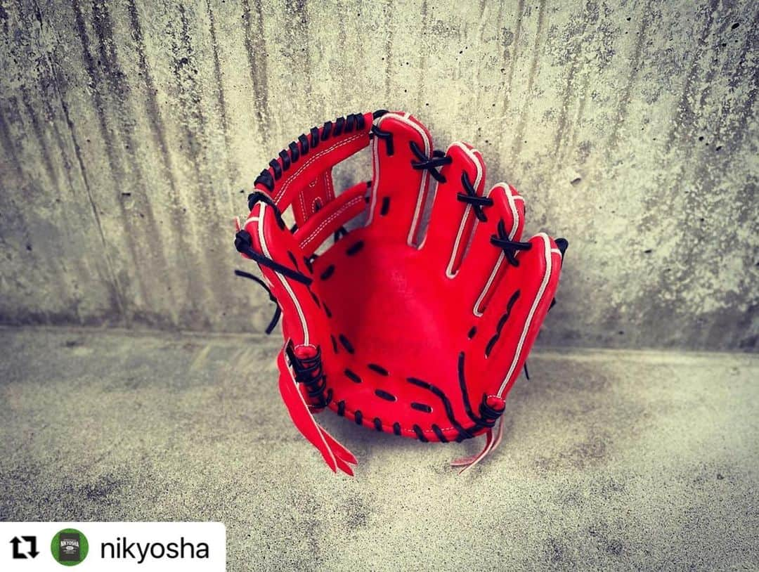 Rawlings Japanさんのインスタグラム写真 - (Rawlings JapanInstagram)「#Repost @nikyosha with @make_repost ・・・ ・ ・ Rawlings size 11.25インチ ￥46,640 tax in ・ 硬式グラブ これめちゃくちゃいいですよ。 大きさは小さめです。 ポケットは深めでいい感じ！ 型付け加工を済ませているので 即戦力で使えます！ 新入生なんかおすすめですね！ ・  #rawlings  #ローリングス #硬式グラブ #硬式グローブ #野球グローブ #高校野球 #おすすめ #メジャー #メジャーリーガー #かっこいい #アメリカン #オレンジ #ディープオレンジ #ラスト #最後の1点 @rawlings_japan_llc」2月26日 17時35分 - rawlings_japan_llc