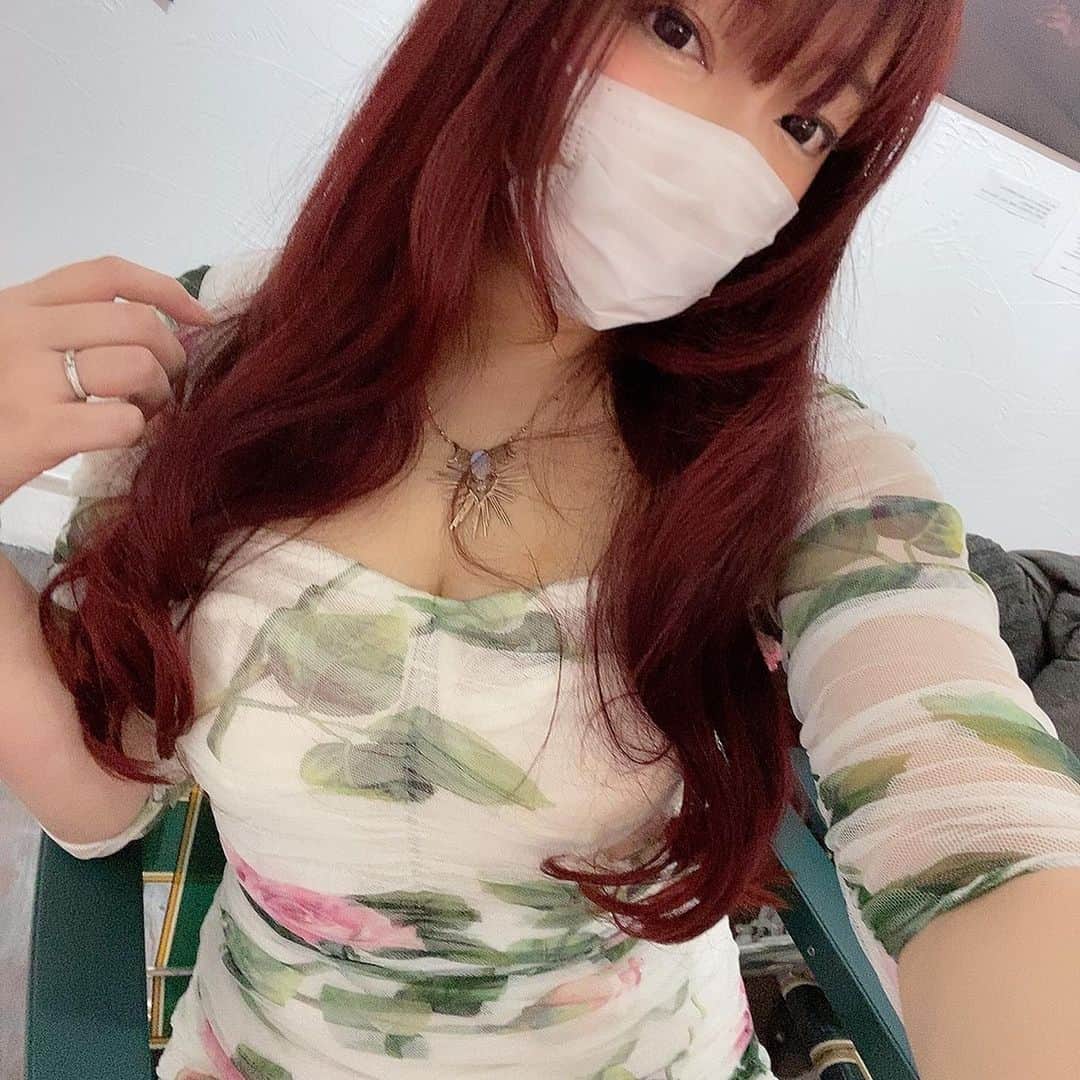 ツナマヨのインスタグラム：「今までに2度着用してるはずなんだけど  今日タグに気付きました。  少なくとも2回は  あいつwwwタグついとるwwwって  嘲笑の的になってたってこと？  #dolceandgabbana」