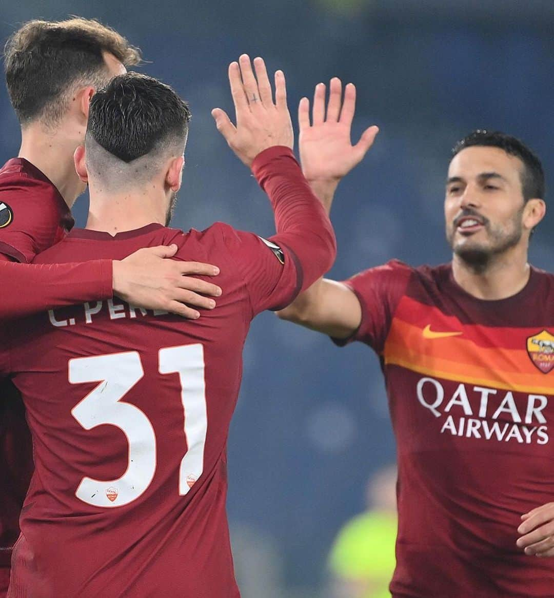 ペドロ・ロドリゲス・レデスマさんのインスタグラム写真 - (ペドロ・ロドリゲス・レデスマInstagram)「Into @europaleague next round!! #FORZAROMA 👏💪 🐺🟡🔴  @officialasroma #UEL #ASRoma」2月26日 17時43分 - _pedro17_