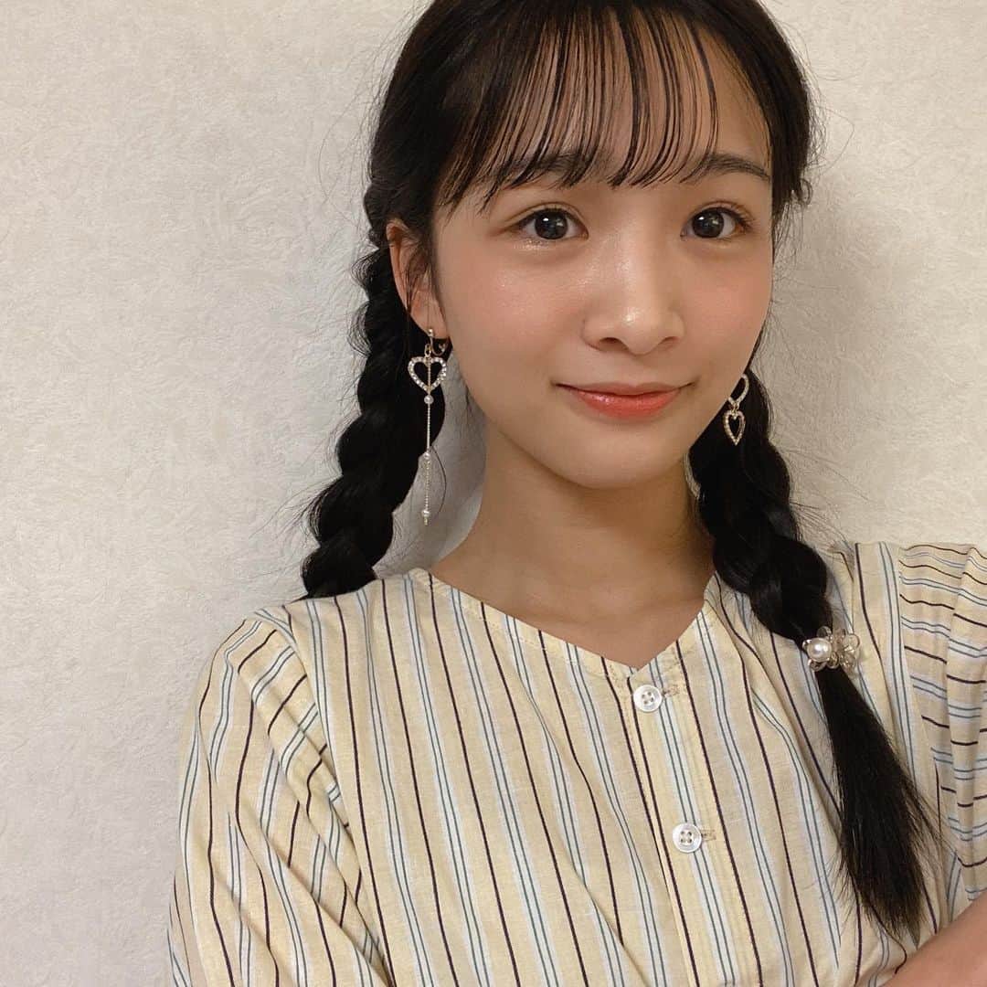のインスタグラム：「＊ ニコプチ4月号発売されました💫  今月号の表紙はあきちゃんともんちゃん可愛い！🥰  ピカチュウもいっぱい居る〜✨  超絶おしゃれレッスンも早く読みたいな🙌 沢山可愛いページがあるからみんなチェックしてね☺︎  #ニコプチ #中山あやか」