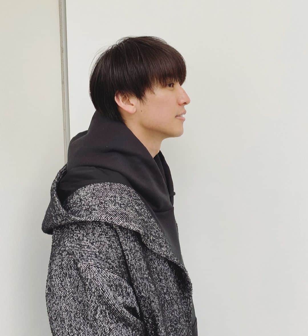 のインスタグラム：「髪すいて頂きました。✂︎ 軽いから好きやわ。  #井阪郁巳 #ご縁 #髪型  #インスタオシャレ化計画  #swag #写真 #すき焼き  @log_ryotakahashi 🙇‍♂️」
