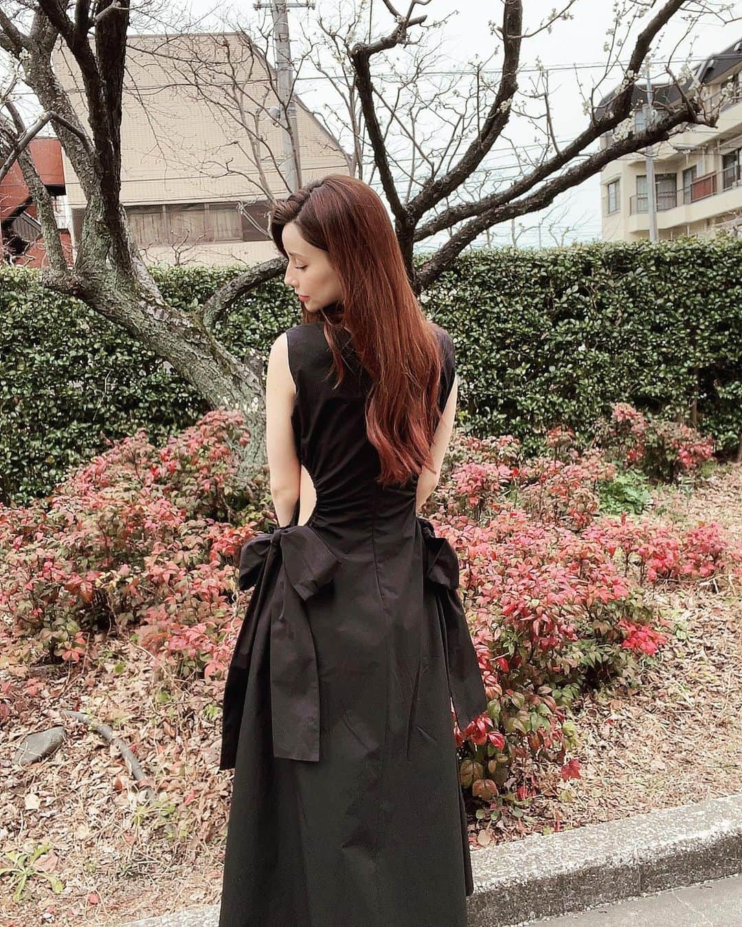 ダレノガレ明美さんのインスタグラム写真 - (ダレノガレ明美Instagram)「本日の衣装です💋 ワンピース👗→ @msgm  @msgm_tokyo  イヤリング→ @grossejapan  スタイリストさんは @stylist_fukami   ワンピース、横が空いてて可愛いの🥺 一目惚れして着ました！ ふかみちゃんありがとう✨ 髪の毛のピンクも綺麗に残ってる🌸」2月26日 17時50分 - darenogare.akemi