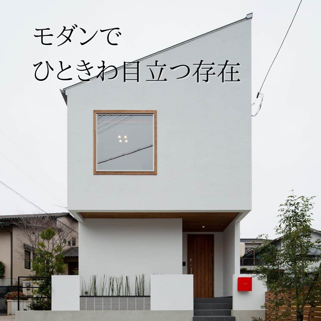 株式会社 加度商のインスタグラム：「『桜土手の白い家』 @kadosho1  ･ 家づくりの資料請求はコチラから→@request_kd . #外観#外構#塗り壁#ポスト#ldk#鉄骨階段#ロフト#無垢の床#板貼り#マイホーム#新築#インテリア#家#住宅#工務店#自然と暮らす#シンプルな暮らし#おしゃれな家#家づくり#暮らしを楽しむ #マイホーム計画#自然素材#デザイン#住まい#かっこいい家#木の家#長期優良住宅#加度商#尾道注文住宅」