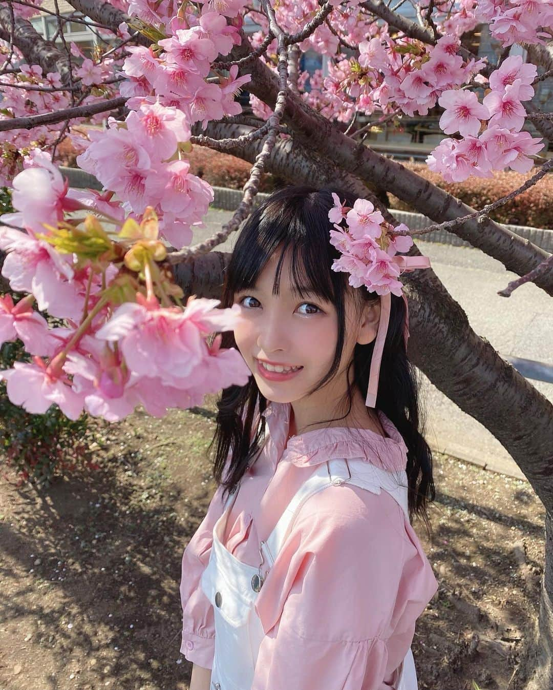 AIRIさんのインスタグラム写真 - (AIRIInstagram)「あいりと河津桜🌸 . .  #PiXMiX #cherryblossom #Pink #Flower #spring #code #fashion #インスタ映え #さくら #桜 #花 #royalparty #アイドル #偶像 #idol #かわず桜 #春 #だね #🌸 #河津桜 #東宝芸能 #高校 #高校生 #jk #ピンク #fjk #followme」2月26日 8時58分 - aylin200442