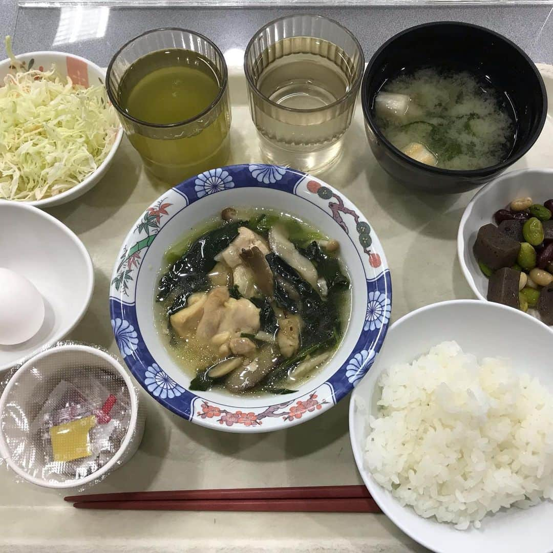 子守康範さんのインスタグラム写真 - (子守康範Instagram)「そんなに食べたつもりはないのに、今朝は111.0kgでした😅  生放送終わりに高井美紀アナ、立岩陽一郎さんと社食で朝ご飯😋 #社長メシ   https://youtu.be/EzIG5WjLJg0」2月26日 9時14分 - 10komori