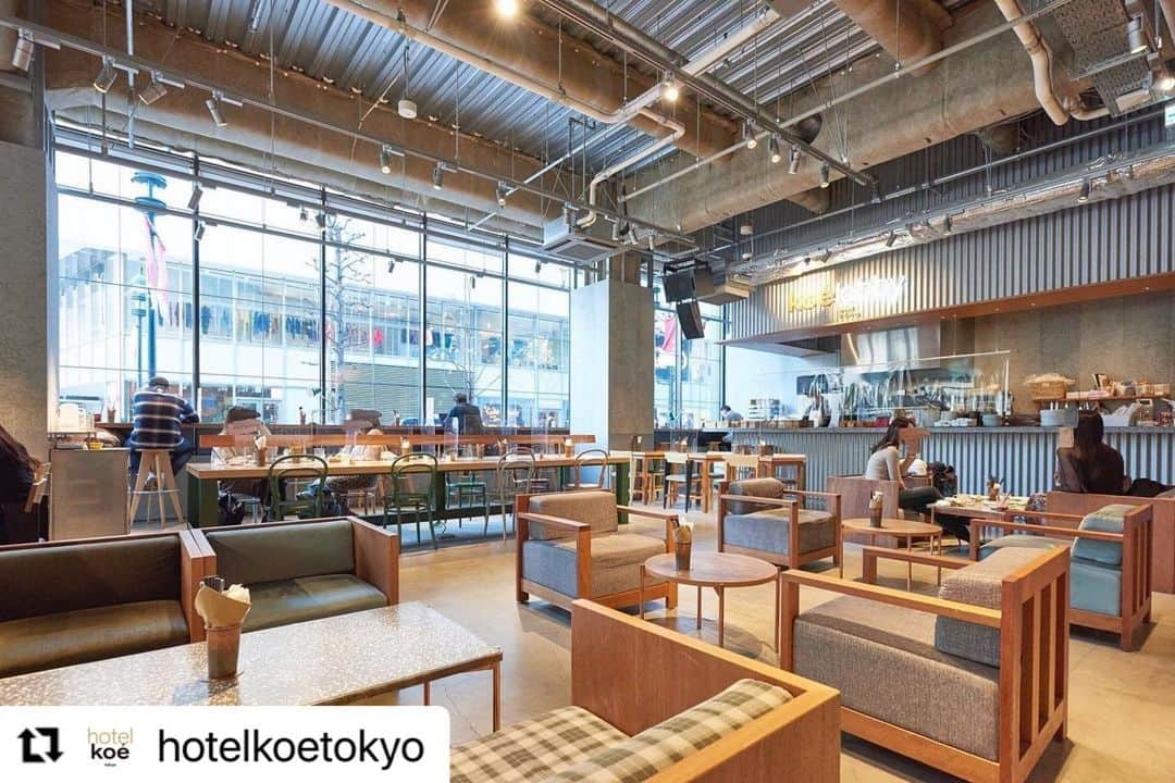 コエさんのインスタグラム写真 - (コエInstagram)「#Repost @hotelkoetokyo with @make_repost ・・・ ・ koe lobby  ・ hotel koe tokyo の1F ベーカリー＆カフェkoe lobbyの店内は広々と開放的な空間です。 只今感染症拡大防止対策としてお席を間引き間隔を広げたレイアウト、飛沫防止板も増設し、安心してお過ごしいただける空間を目指しております。  15時からは、3周年店内限定の特別スイーツもご提供しておりますので、無理の無い範囲で皆様のお越しをお待ちしております。 ・ 🍴koe lobby (hotel koe tokyo 1F)🍴 ○morning    week day : 7:30~12:00(l.o.11:30)  holiday : 7:30~11:00(l.o.10:30) ○lunch    week day : 12:00〜15:00 (l.o.14:30)  holiday : 11:00〜15:00 (l.o.14:30) ○tea time〜:15:00〜20:00(l.o.19:30)  ＊現在、新型コロナウイルス感染拡大防止の為、営業時間を縮小して営業しております。 ＊18:00以降はドリンクとパンのみの提供 ・ 〒150-0042 東京都渋谷区宇田川町３−７ tel.03-6712-7257 ・ #koe#koelobby#hotelkoe#tokyo#shibuya#shibuyacafe#japan#bread#lunch#morning #일본 #시부야 #아침 #コエ #コエロビー #ホテルコエ#モーニング#渋谷 #渋谷カフェ#hotelkoebakery#ホテルコエベーカリー#フィナンシェ食パン#渋谷モーニング#ブランチ#🍞」2月26日 9時19分 - koe_official