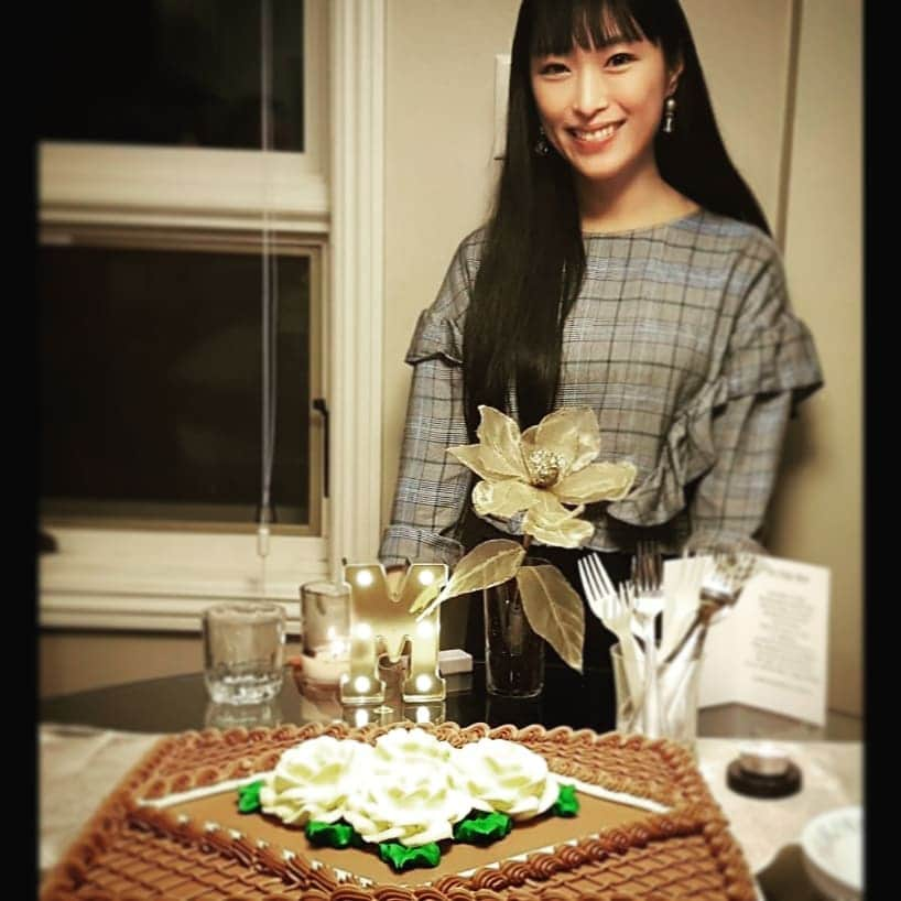 鈴木みほさんのインスタグラム写真 - (鈴木みほInstagram)「I had never expected that a birthday party without me in 2016 would happen again😂 I didn't want any cake this time as I cannot share it with my friends but I fancy myself with yummy sushi from J-town where you can get good quality authentic sushi 😋 I also solved a homemade escape room by myself ☺️ so cute! All the birthday wishes have been making me feel so happy and peaceful. Arigato♥️  まさか、この2016年の本人不在の誕生日がまた現実になるとは😂 今年はみんなとは過ごせないので、以前のようにケーキも食べないけれど、せっかくだし、日本の魚のお店でお寿司を（やっぱり日本人の味、美味しさが全然違う！😍）。そして手作りしてくれた脱出ゲーム（かわいい💕）を一人で解いたりして。みんなからのメッセージにうふふ☺️ってなってます。 会えないけれど、感謝の気持ちばかり♥️  .  .  #birthday #jtown #authenticsushi #japan #tuna #remotebirthday #markham #nocake #arigato  #リモート誕生日会 #手作り #脱出ゲーム #感謝」2月26日 9時31分 - mihyonvision