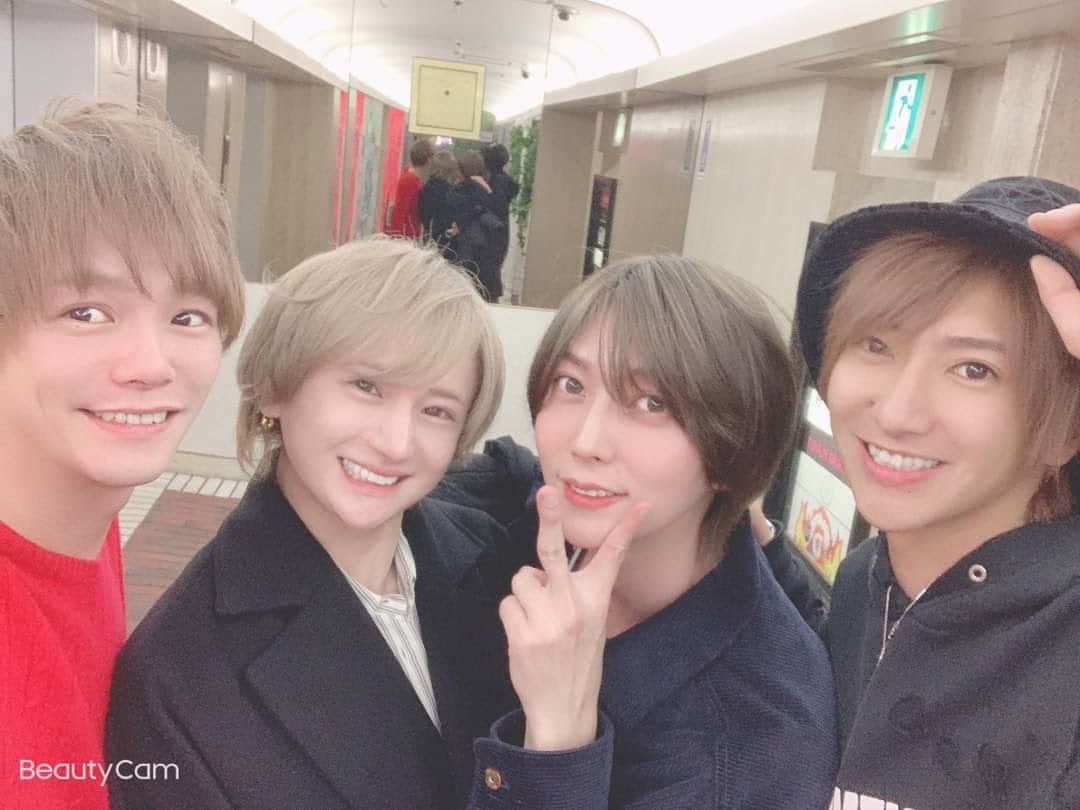 流川楓のインスタグラム：「今日からまた盛り上がってこ🤤 この時間に起きたら営業中に泥酔不可避🍻」