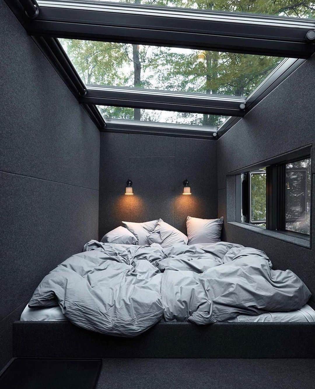 Crazy Roomsのインスタグラム：「Who wants to sleep here?! 😍  Via @archdose #crazyroomss」