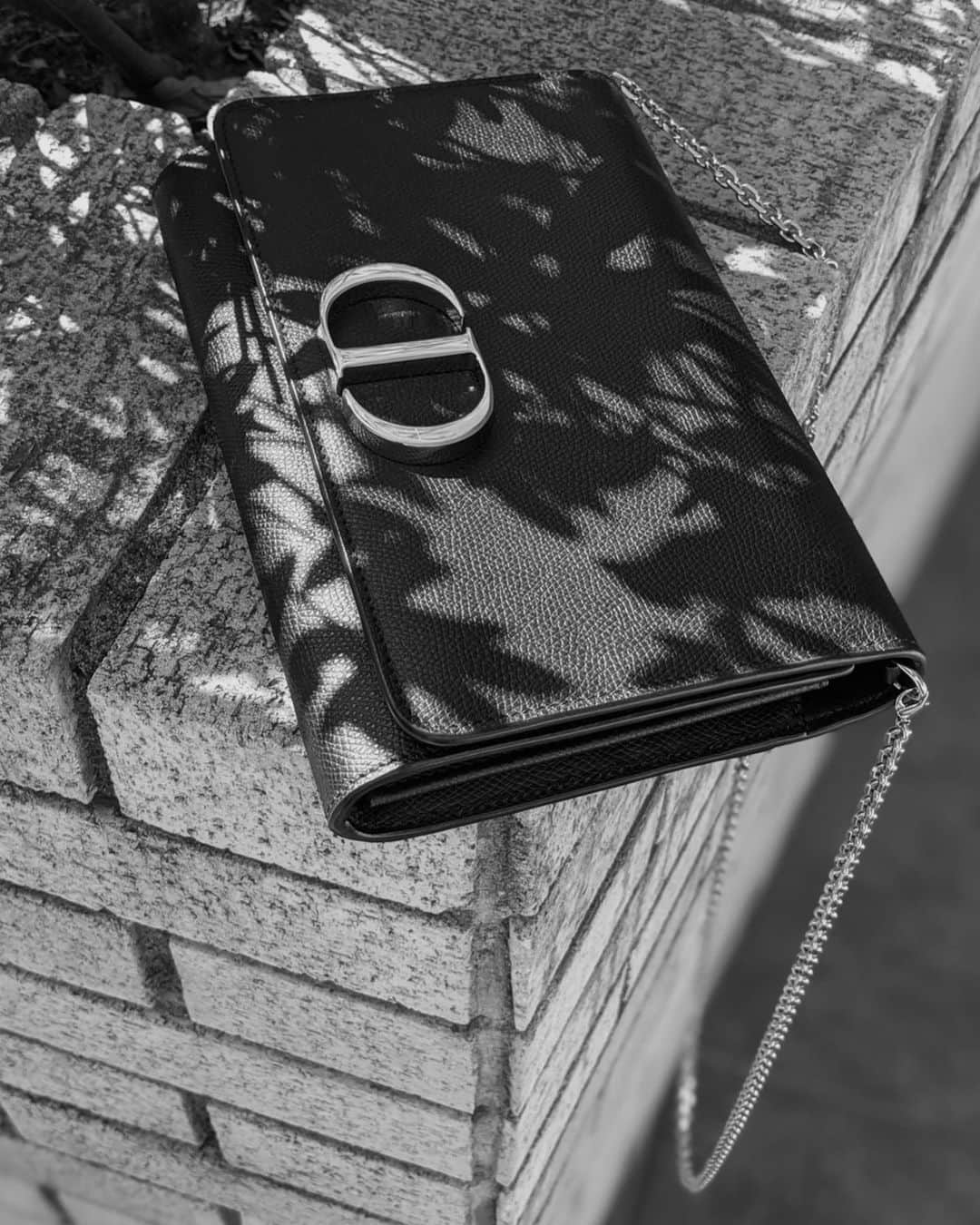 のインスタグラム：「@dior @hedy_japan   シンプルイズベスト🖤」