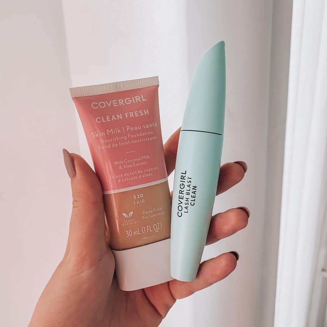 COVERGIRLさんのインスタグラム写真 - (COVERGIRLInstagram)「"It’s been a minute since I tried anything from @covergirl but I picked these up on a whim a few weeks ago and LOVE them! I’m so excited to see drugstore skincare moving in a clean direction as well as enhancing performance - both of these things do an amazing job and are the perfect 2-step makeup routine." 📸—@booksandbeautyprods #EasyBreezyBeautiful #COVERGIRLMADE #COVERGIRLCrueltyFree #CrueltyFree」2月26日 10時00分 - covergirl