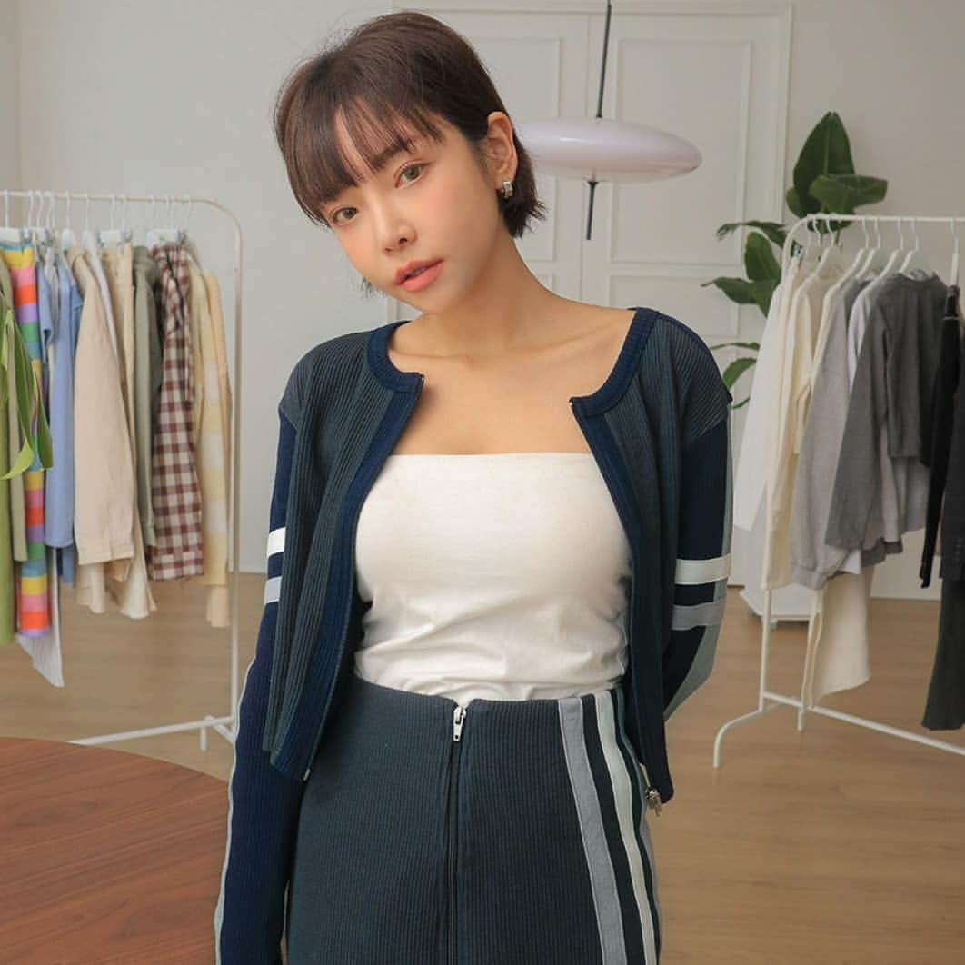 STYLENANDAさんのインスタグラム写真 - (STYLENANDAInstagram)「[S/S Nandamade] ダブルライン配色で脚長効果◎  商品情報： ✔ダブルラインスリムZIPカーディガン ３color ✔ダブルライン2WАYロングスカート ３color  #stylenanda #stylenandajapan #スタイルナンダ #onlineshop #fashion #ファッション #韓国ファッション」2月26日 10時01分 - 3cestylenanda_japan