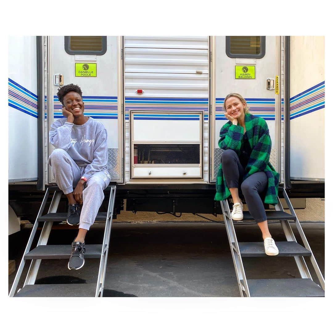 シャンテル・ヴァンサンテンさんのインスタグラム写真 - (シャンテル・ヴァンサンテンInstagram)「Like two kids happy school is back.... #workmode #HoneysWagon @forallmankind_」2月26日 10時19分 - therealshantel