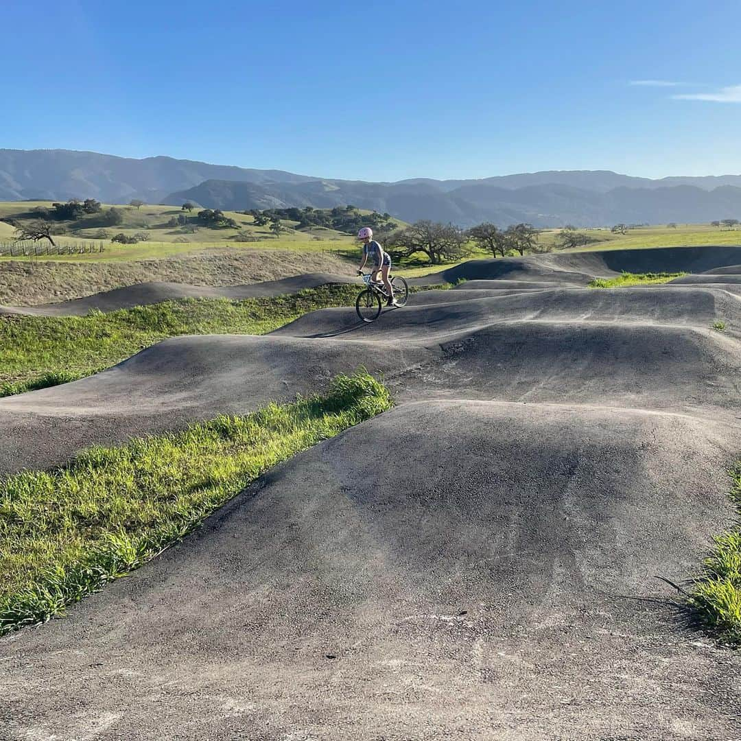 ケアリー・ハートさんのインスタグラム写真 - (ケアリー・ハートInstagram)「Pump track session w/ Willz and Jamo 👍. @foxmoto」2月26日 10時19分 - hartluck