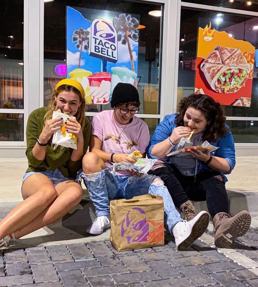 Taco Bellのインスタグラム：「Keep your friends close and your Taco Bell closer.」