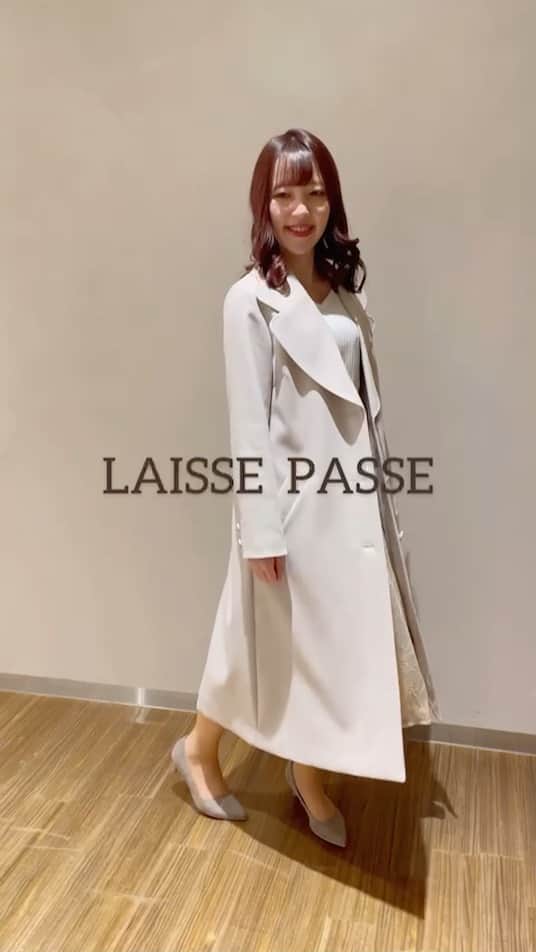 のインスタグラム：「LAISSE PASSE ❤︎Aラインチェスターコート  Debu de Fiore ❤︎Aラインショートコート  有楽町マルイ店staffより、春outerのご紹介です😊  staff身長157㎝、着用36サイズ  @laisse_debut.weststaff @laisse_ami  商品ページ↓ https://www.laissepasse.jp/shop/laissepasse/item/view/shop_product_id/1723  https://www.laissepasse.jp/shop/debutdefiore/item/view/shop_product_id/1813」