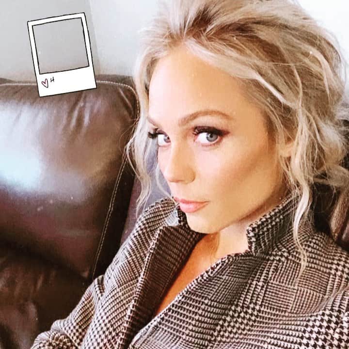 のインスタグラム：「That look you give your friend when someone across the table says, “You’ve never done that before. Do you really think you’re capable?” #justwatchme   I want to hear from you! Tell me about a situation like this that you have experienced and how you changed their mind!」