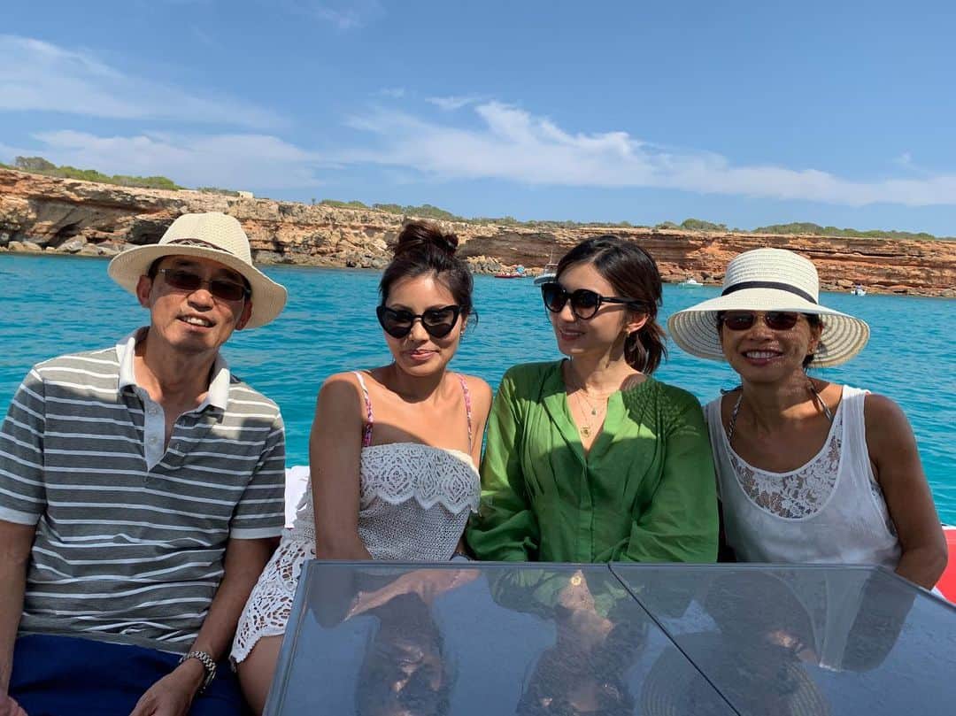 ジェンマ・チャンのインスタグラム：「#tbt missing them ❤️」