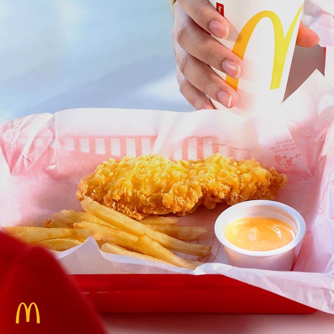 McDonald's Philippinesさんのインスタグラム写真 - (McDonald's PhilippinesInstagram)「Yay! It’s fry-day! Perfect time to enjoy this golden-crunchy pairing — our World Famous Fries and our crispy and delicious fish fillet. Get the McDonald’s Fish & Fries now at a store near you. Order via Dine-In, Take Out, Drive-Thru, or Pick-Up or McDelivery.」2月26日 10時59分 - mcdo_ph