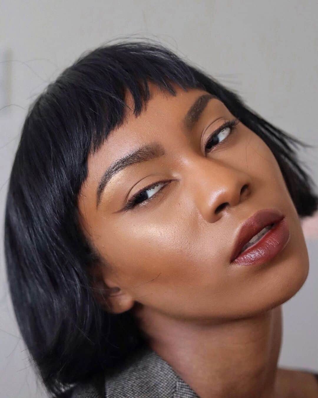 Revlonのインスタグラム：「We may be staying in, but that doesn't mean we can't glam up 😉  Show up in style to your next Zoom call with our #SuperLustrous Lipstick in Choco-Liscious (665), worn here by @kwithaj.」