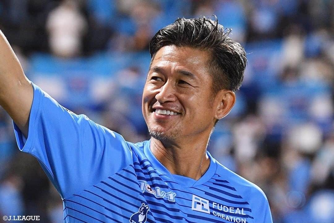 Ｊリーグさんのインスタグラム写真 - (ＪリーグInstagram)「HAPPY BIRTH DAY🎂🎉﻿ ﻿ 今日2月26日は、﻿ #横浜FC の #三浦知良 選手の﻿ 54歳のお誕生日です👑✨﻿ おめでとうございます㊗️﻿ ﻿ #キングカズ こと、﻿ 三浦知良選手の素敵な笑顔をピックアップ‼️﻿ ﻿ あなたはどの三浦知良選手が好きですか❓💕﻿ コメント欄にて教えてください☺️﻿ ﻿ #Ｊリーグ﻿ #jleague﻿ ﻿ #誕生日 #おめでとう﻿ #誕生日おめでとう #HBD #🎂﻿ #2月 #2月生まれ﻿ ﻿ #yokohamafc #💙﻿ #カズ #king #kazu #👑﻿ #笑顔 #スマイル #smile﻿ #かっこいい #イケメン #cool﻿ #柿谷曜一朗 #斉藤光毅 #オフショット #ギャップ ﻿ #コメント #コメント大歓迎」2月26日 11時11分 - jleaguejp