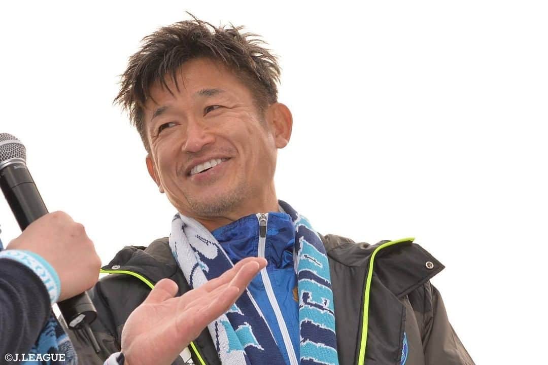 Ｊリーグさんのインスタグラム写真 - (ＪリーグInstagram)「HAPPY BIRTH DAY🎂🎉﻿ ﻿ 今日2月26日は、﻿ #横浜FC の #三浦知良 選手の﻿ 54歳のお誕生日です👑✨﻿ おめでとうございます㊗️﻿ ﻿ #キングカズ こと、﻿ 三浦知良選手の素敵な笑顔をピックアップ‼️﻿ ﻿ あなたはどの三浦知良選手が好きですか❓💕﻿ コメント欄にて教えてください☺️﻿ ﻿ #Ｊリーグ﻿ #jleague﻿ ﻿ #誕生日 #おめでとう﻿ #誕生日おめでとう #HBD #🎂﻿ #2月 #2月生まれ﻿ ﻿ #yokohamafc #💙﻿ #カズ #king #kazu #👑﻿ #笑顔 #スマイル #smile﻿ #かっこいい #イケメン #cool﻿ #柿谷曜一朗 #斉藤光毅 #オフショット #ギャップ ﻿ #コメント #コメント大歓迎」2月26日 11時11分 - jleaguejp