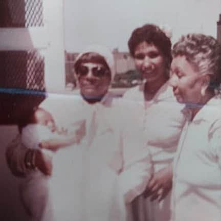 ケリー・ワシントンさんのインスタグラム写真 - (ケリー・ワシントンInstagram)「I love this picture so much. This is me (I’m the baby obvs 🤣!!), my mother, and BOTH of my grandmothers. As we head into Women’s History Month in March…let’s continue to celebrate Black history and the Black women in our lives who imprinted us with invaluable lessons and wisdom. #MyBlackHistory」2月26日 11時24分 - kerrywashington