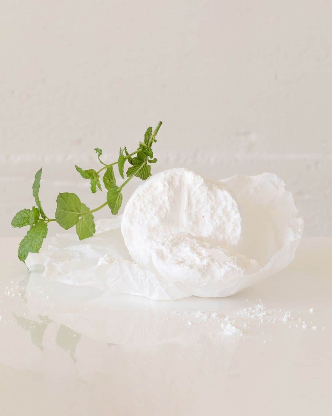 The Little Marketのインスタグラム：「Grab a cup of hot tea and settle in for a luxurious bath. Made with coconut oil and Himalayan salt, our Peppermint Bath Bomb will leave you feeling refreshed and energized.」