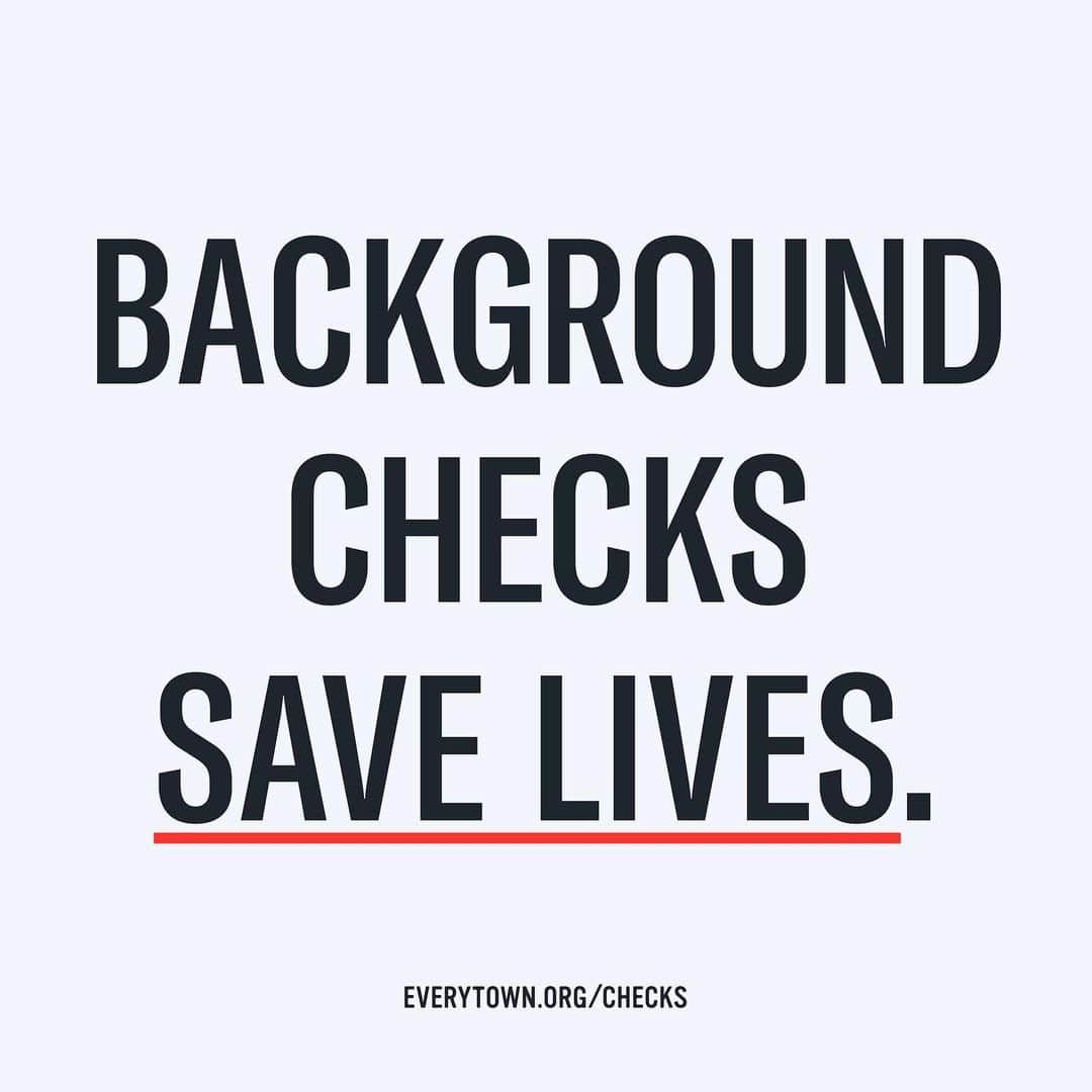 ジュリアン・ムーアさんのインスタグラム写真 - (ジュリアン・ムーアInstagram)「Gun violence takes more than 100 lives in America each day. We need #MoreThanThoughtsAndPrayers from our leaders to save lives; we need action.  With 2 clicks, send your rep a message asking them to introduce & pass background checks on all gun sales: everytown.org/checks」2月26日 11時30分 - juliannemoore