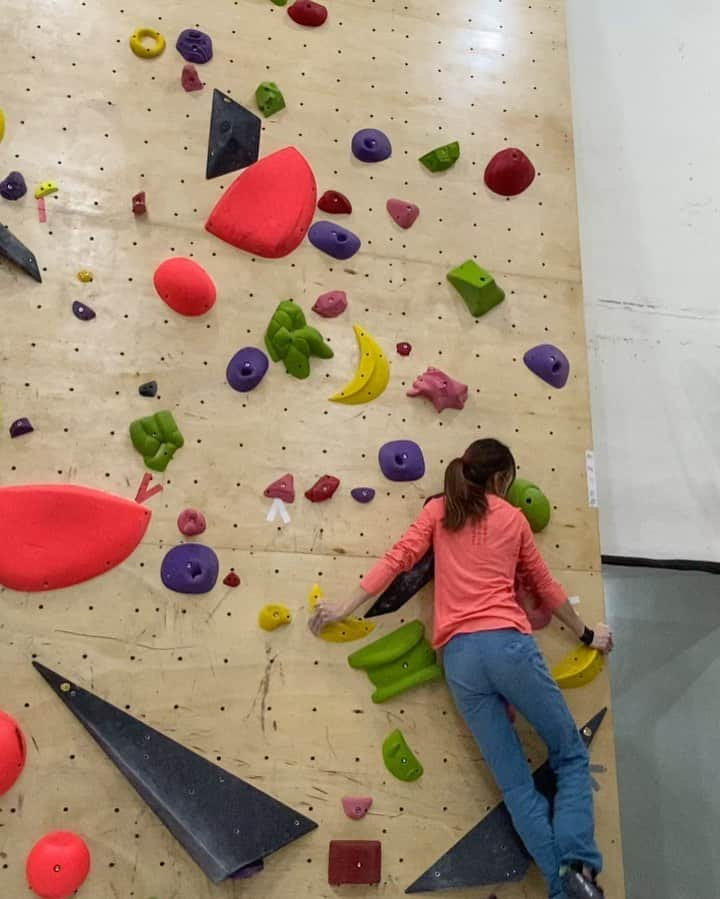 ホン・イン・リーのインスタグラム：「出團，定新線🥳 #定線 #bouldering #抱石 #routesetting @gronings @lenadindin」