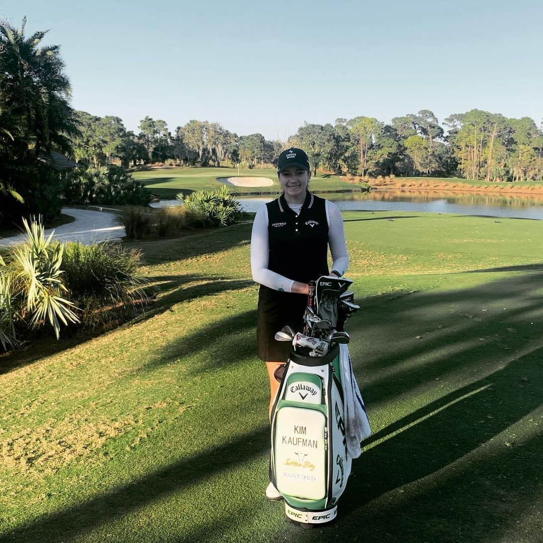 キム・カウフマンのインスタグラム：「As I begin my 9th season of professional golf 😱, I want to take a moment to thank all of my sponsors. I am so proud to wear the @sanfordhealth logo representing @sanfordsportsci and @powergolfsf  I am equally thankful to be part of the @choicebank and @titleist families! Last but not least, I need to give a huge shoutout to @callawaygolf for the equipment, bag, and new this year - clothes! Callaway supports the LPGA tour better than anyone and has been with me every step of the way. Here’s to an amazing 2021! 🙌」