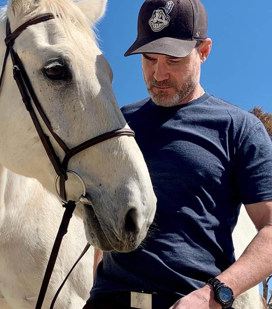 のインスタグラム：「Got to spend the day with Cabo. Needed it. Big thanks to my buddy Brian, at @teehauscompany, for my new t-shirt.  Looks good. Feels good. It is good.  @bethcadwalladermalibu」