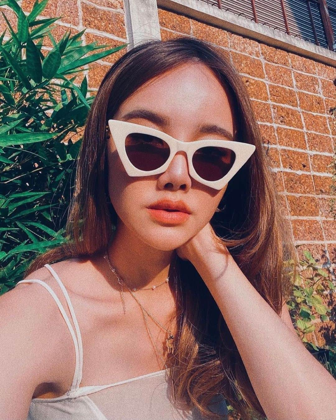 カレンウォーカーのインスタグラム：「@jnysunglasseslover wears our new cat-eye, Astral Heart.」