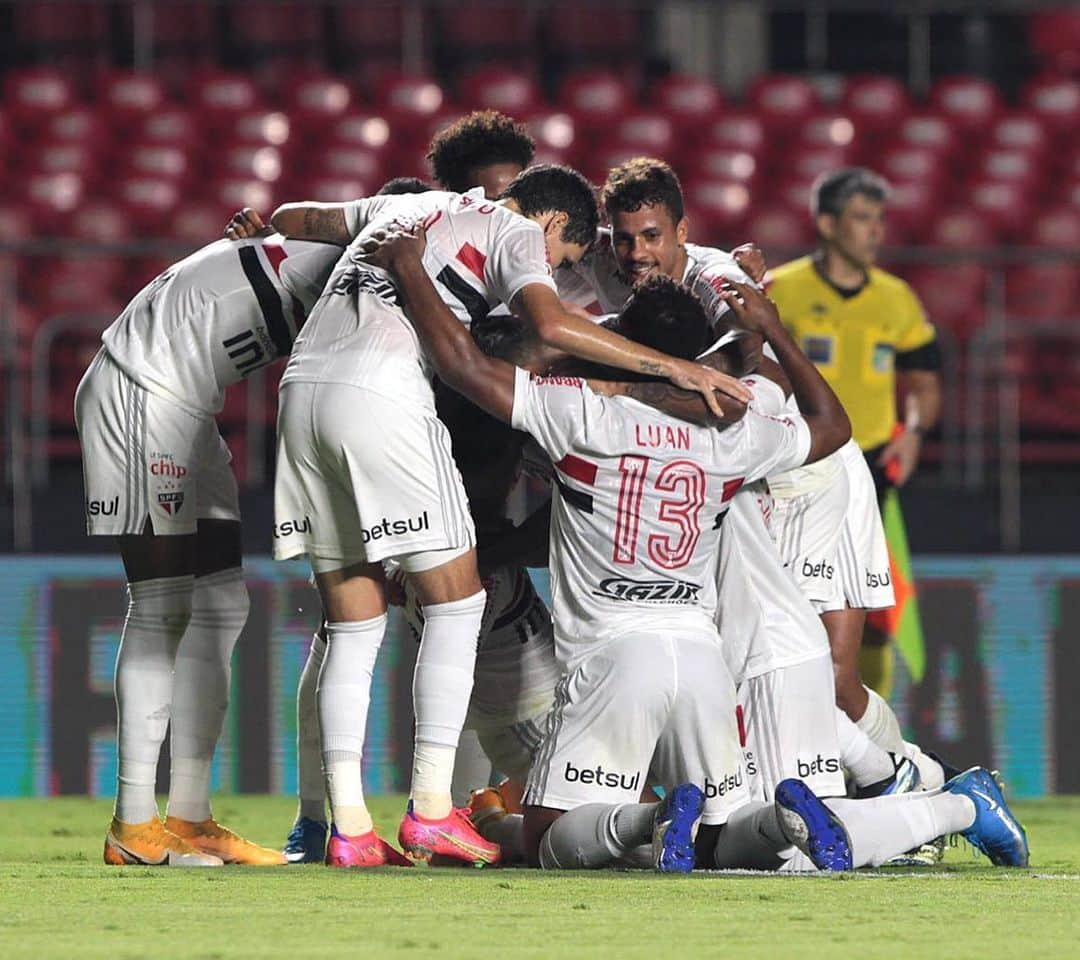 São Paulo FCさんのインスタグラム写真 - (São Paulo FCInstagram)「São Paulo 2x1 Flamengo  ⚽️ Luciano ⚽️ Pablo  #VamosSãoPaulo 🇾🇪  📸 Rubens Chiri / saopaulofc」2月26日 11時42分 - saopaulofc