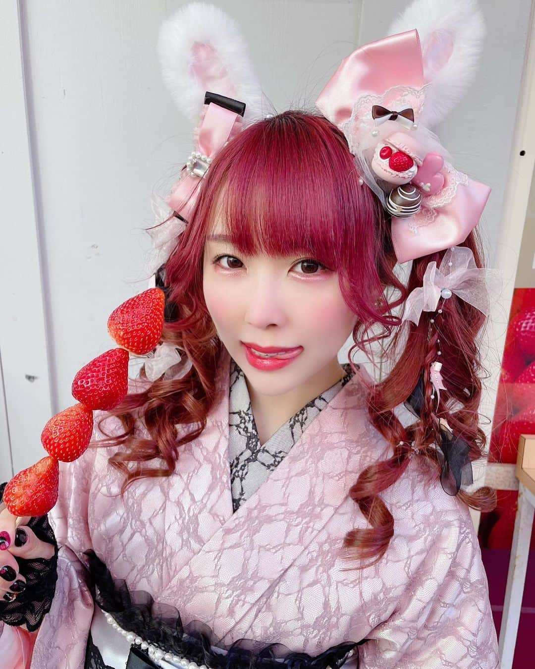 のインスタグラム：「おはくま🐻 . . #おはよう #gm #goodmorning #おはくま #Tokyo #asakusa #浅草 #さわだ屋 #レース #着物 #ぴえん #量産型 #pink #ツインテール #ピンクカラー #ブリーチ #いちご #🍓 #アイドル #idol #イケてるハーツ #候補生 #japanesegirl #Pリーガー #bowling #fff #flf #l4likes #followers #すきぴ」