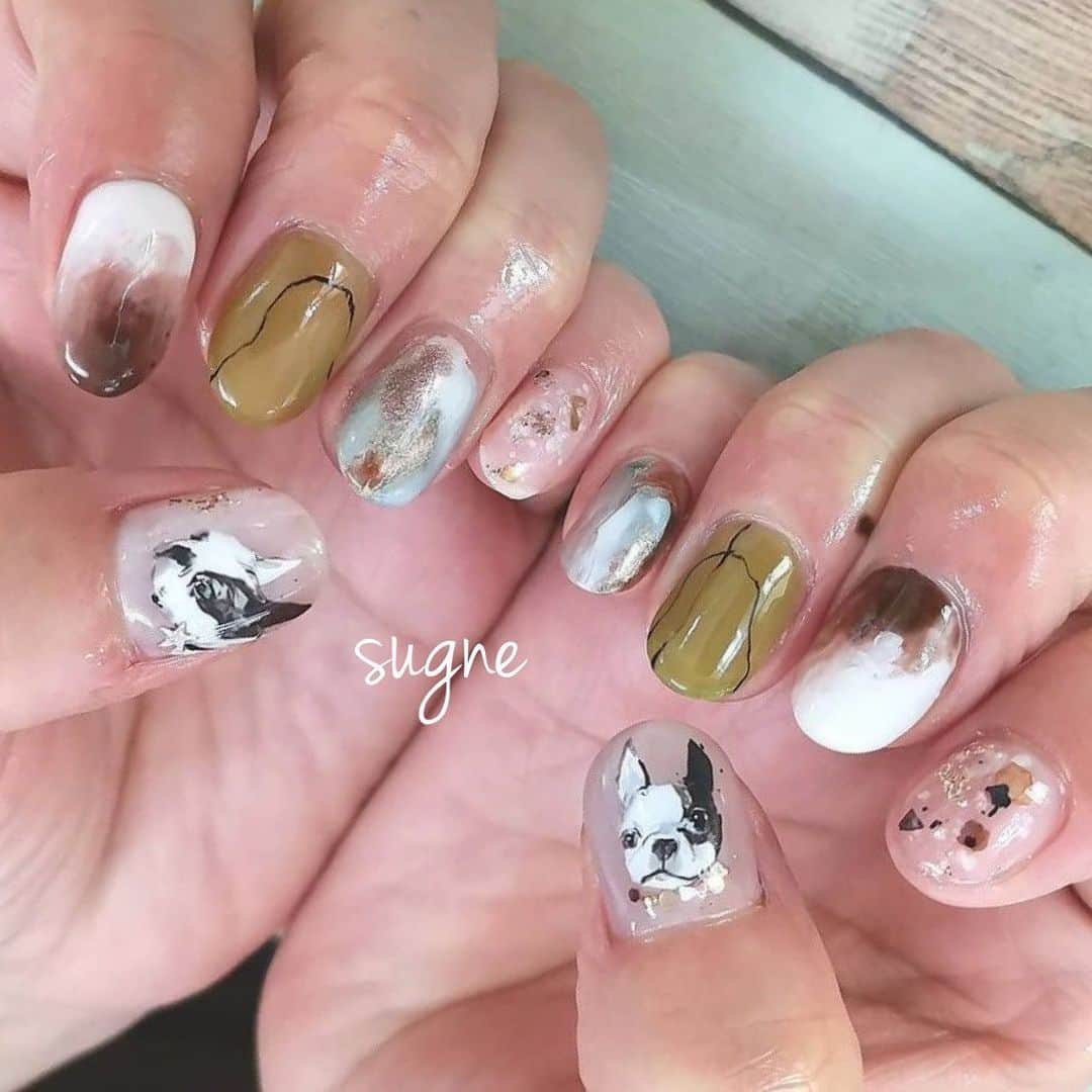 ネイル アイ サロン スグネのインスタグラム：「うちの子たち🐕🐈  @sugnechihiro  @___the_nail___   #うちの子ネイル #sugne #nail  #nailart #ネイル #ネイルデザイン #カジュアルネイル #ショートネイル #ネイル #ニュアンスネイル #ニュアンスアート #大人っぽいネイル #高田馬場ネイル #高田馬場 #네일 #네일스타그램」