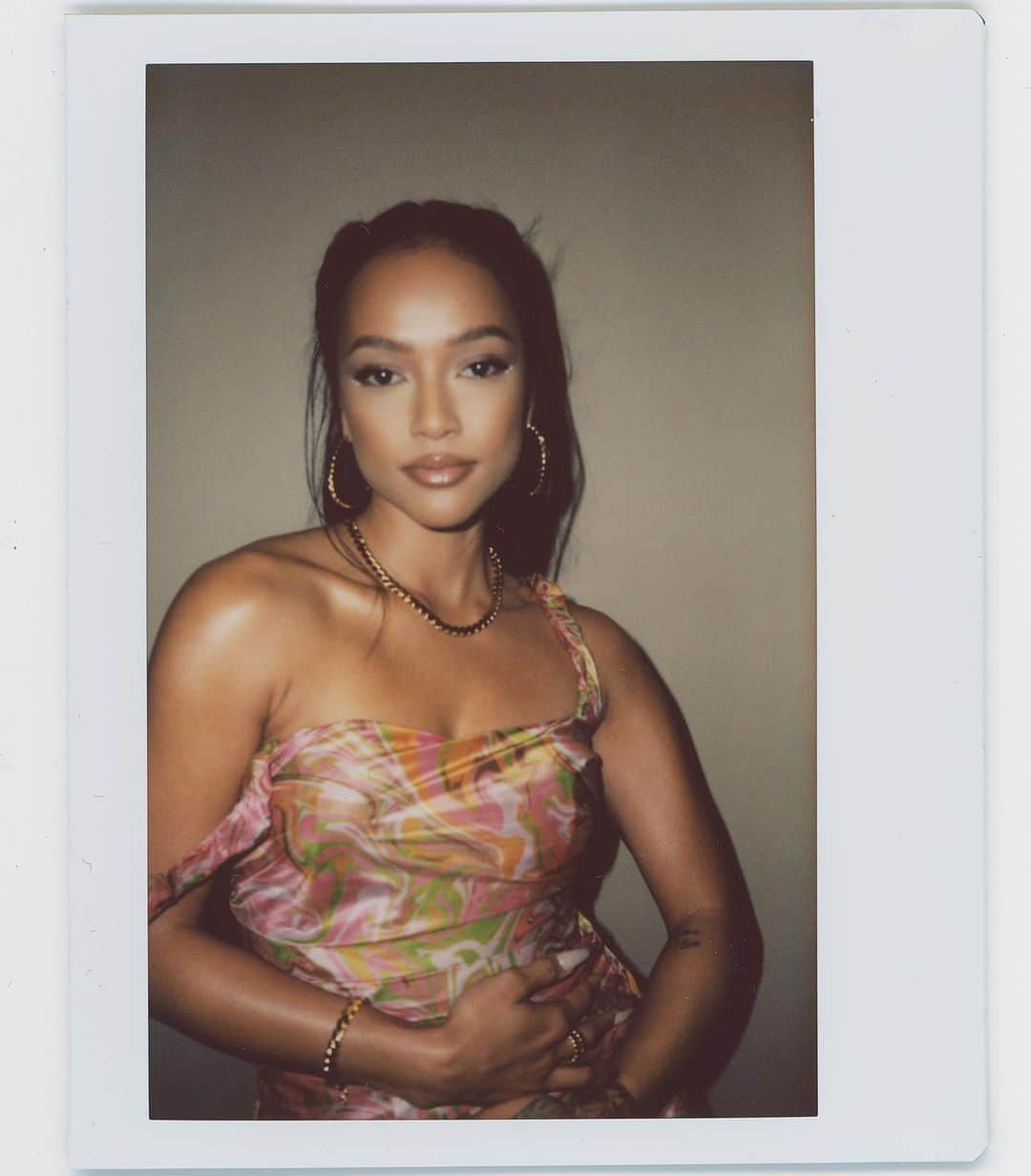 カルーシェ・トランのインスタグラム：「CHAINZ [necklaces, hoops, bracelets, & ringzzzzz]   @kaebykarrueche」
